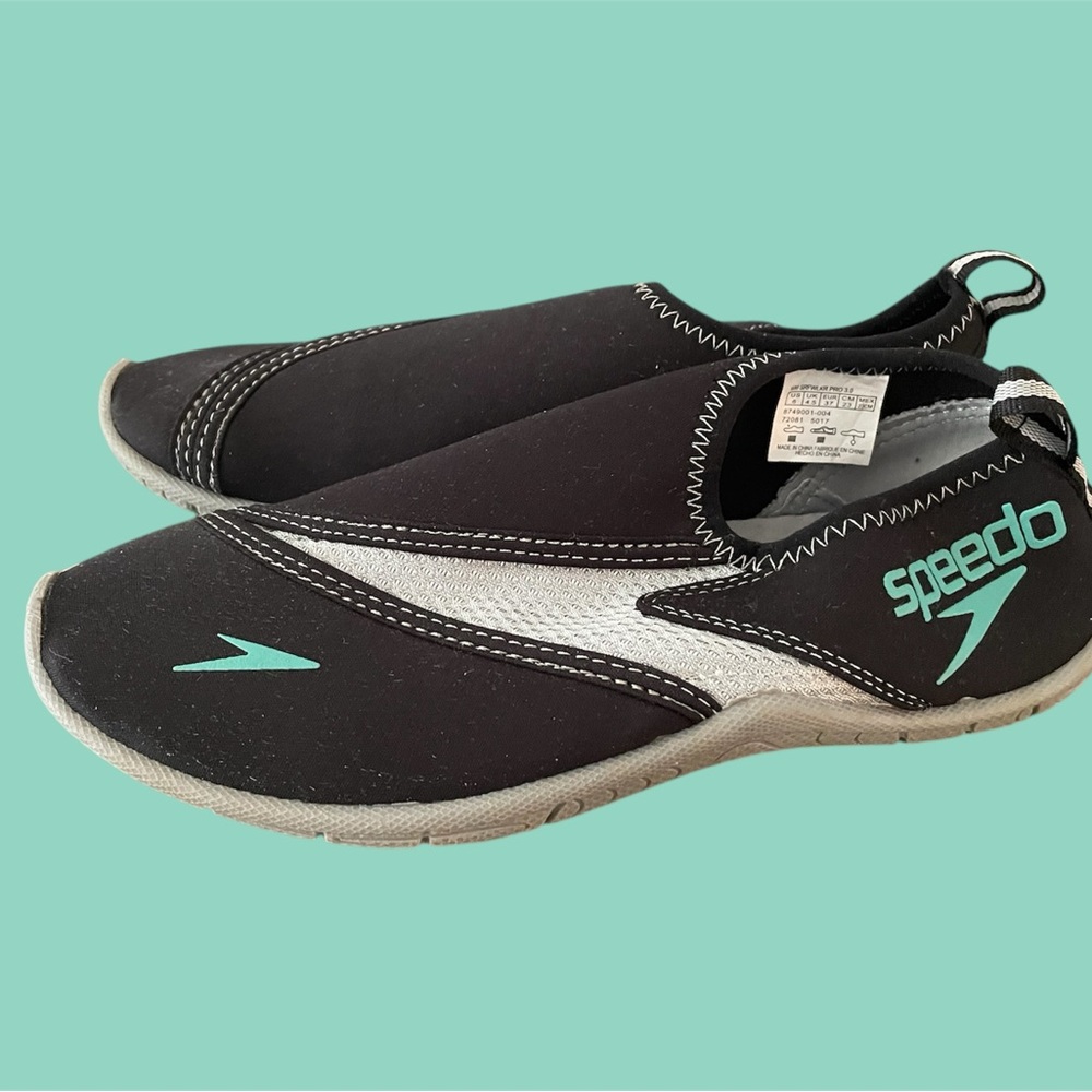 Speedo Water Shoes size 6 EUC Ladies